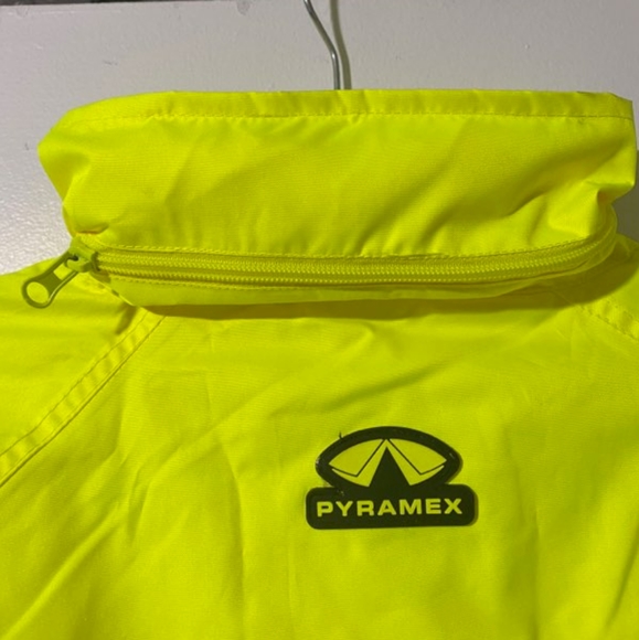 New Pyramex lime/black/grey reflector ,medium waterproof jacket - Picture 3 of 5